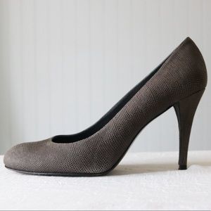 Stuart Weitzman Gray Round-Toe Pumps